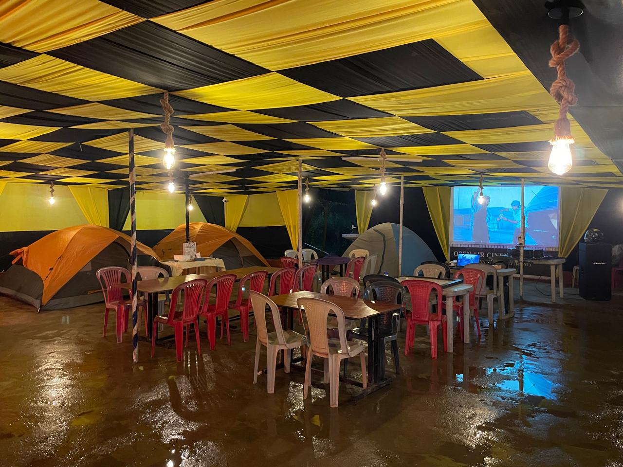 Camping dining area at Lakeshore Camping