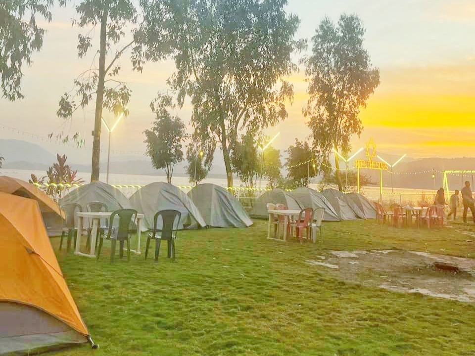 Lakeshore tents at Pawna Lake